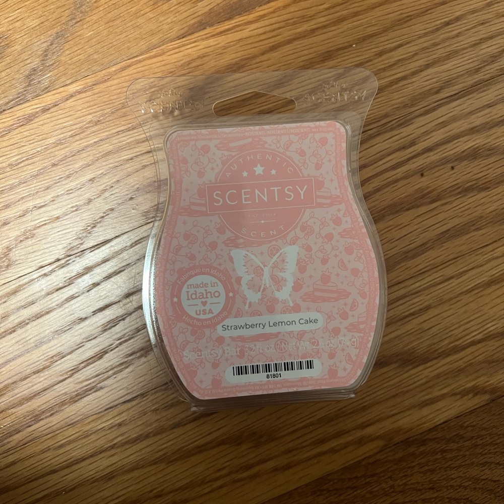 Scentsy strawberry lemon cake